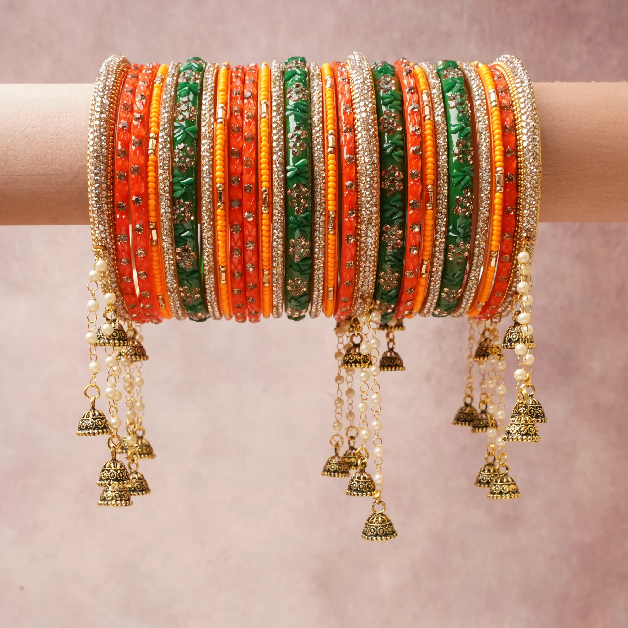 A majestic Emerald Green set, complemented by Green, Gold featuring Glass, Resin, Metal, Rhinestones, Seed Beads, Imitation Pearls.
Rich, ceremonial, and designed to be passed through generations.